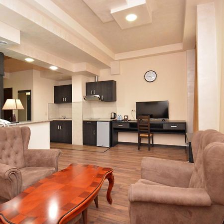 Partez Hotel 耶烈万 外观 照片