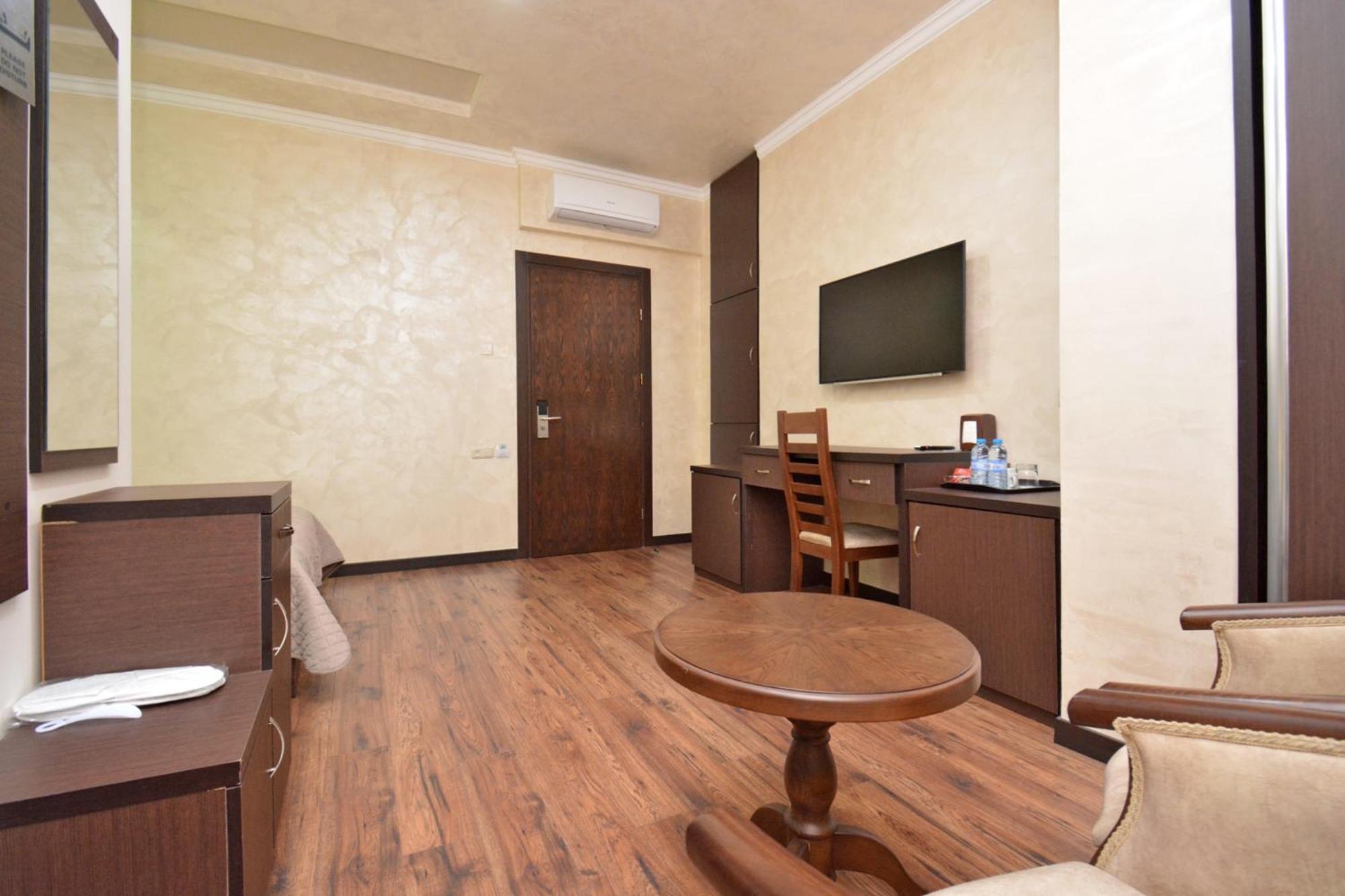 Partez Hotel 耶烈万 外观 照片