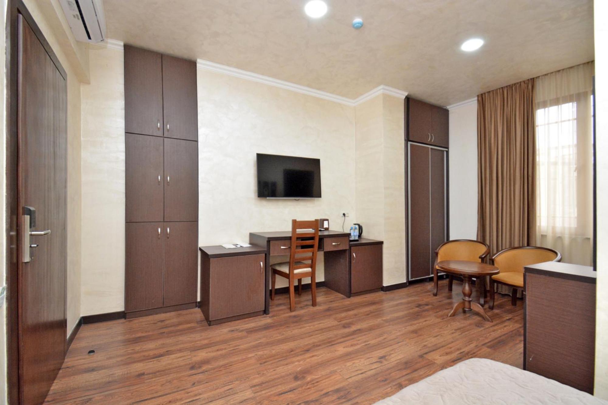 Partez Hotel 耶烈万 外观 照片