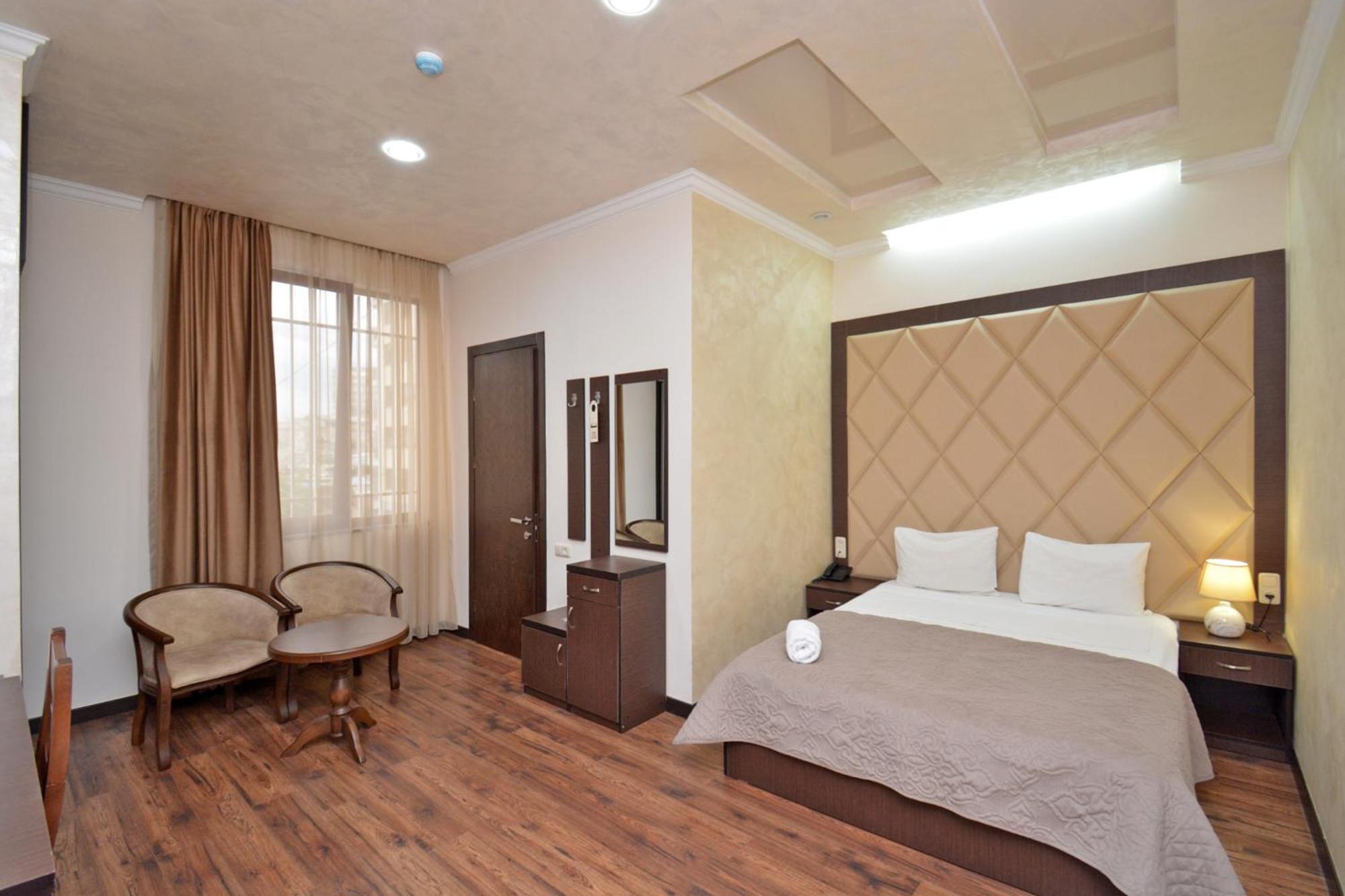 Partez Hotel 耶烈万 外观 照片