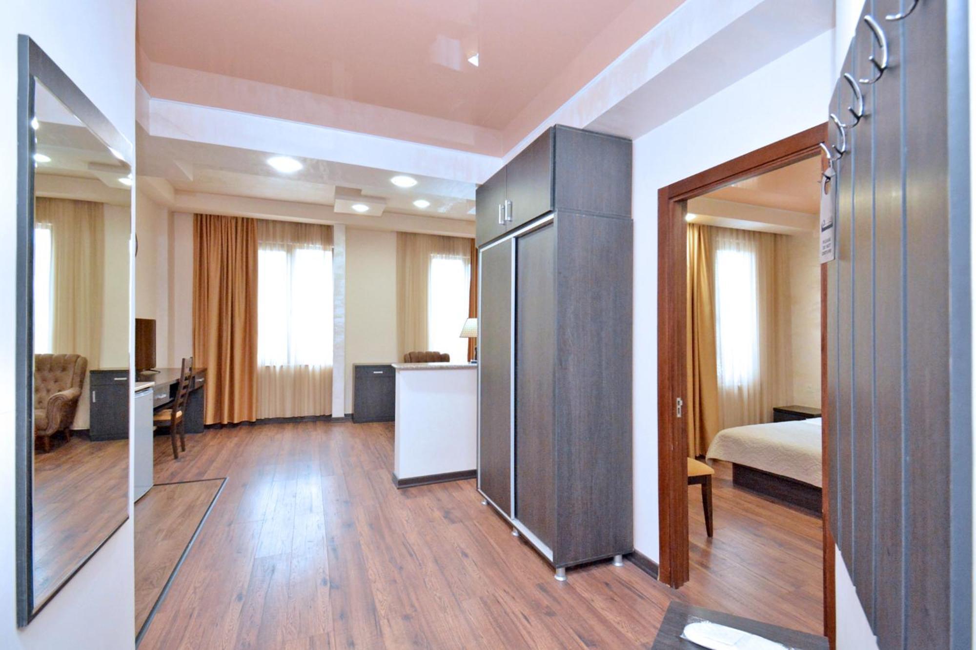Partez Hotel 耶烈万 外观 照片
