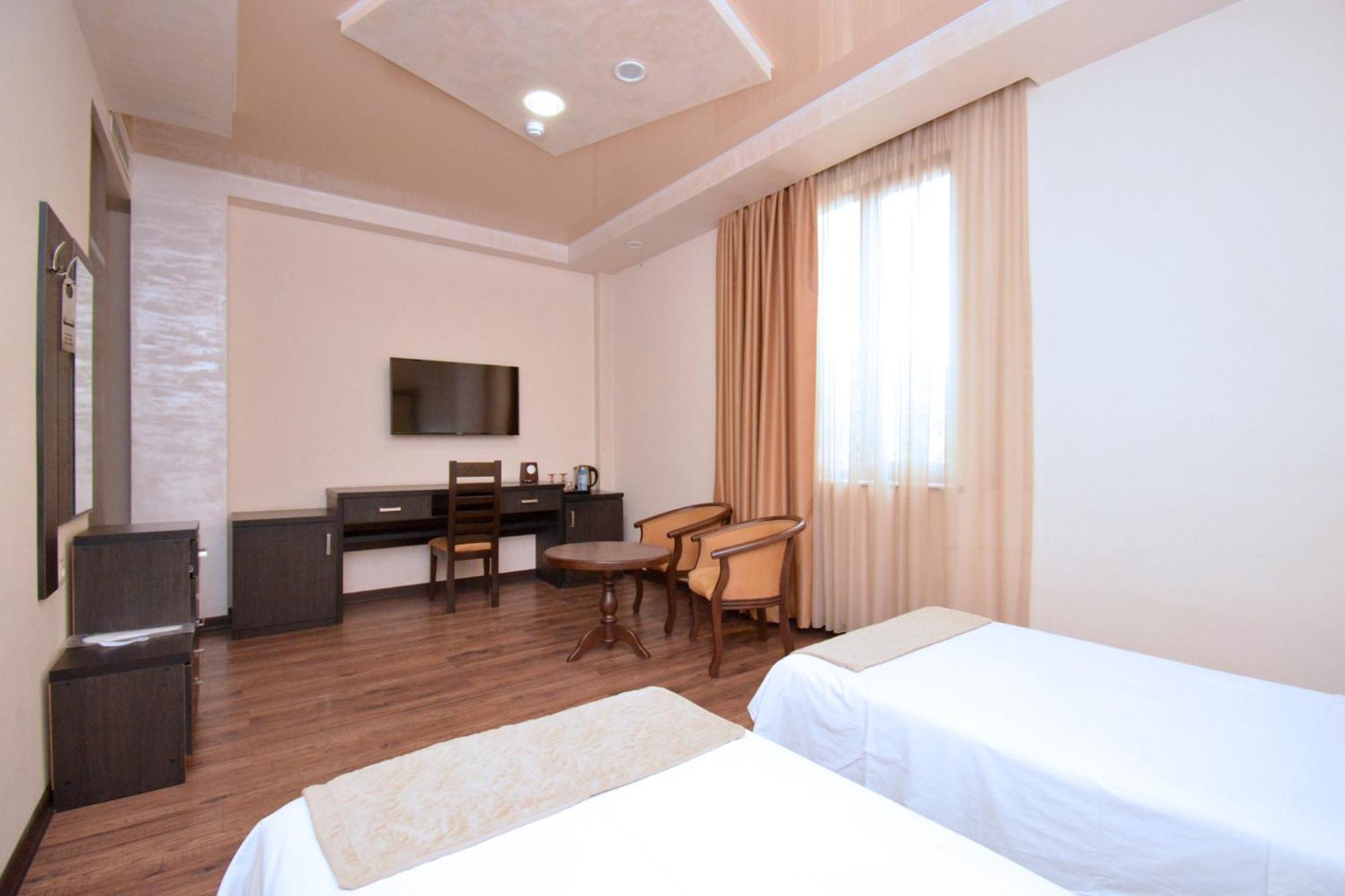 Partez Hotel 耶烈万 外观 照片