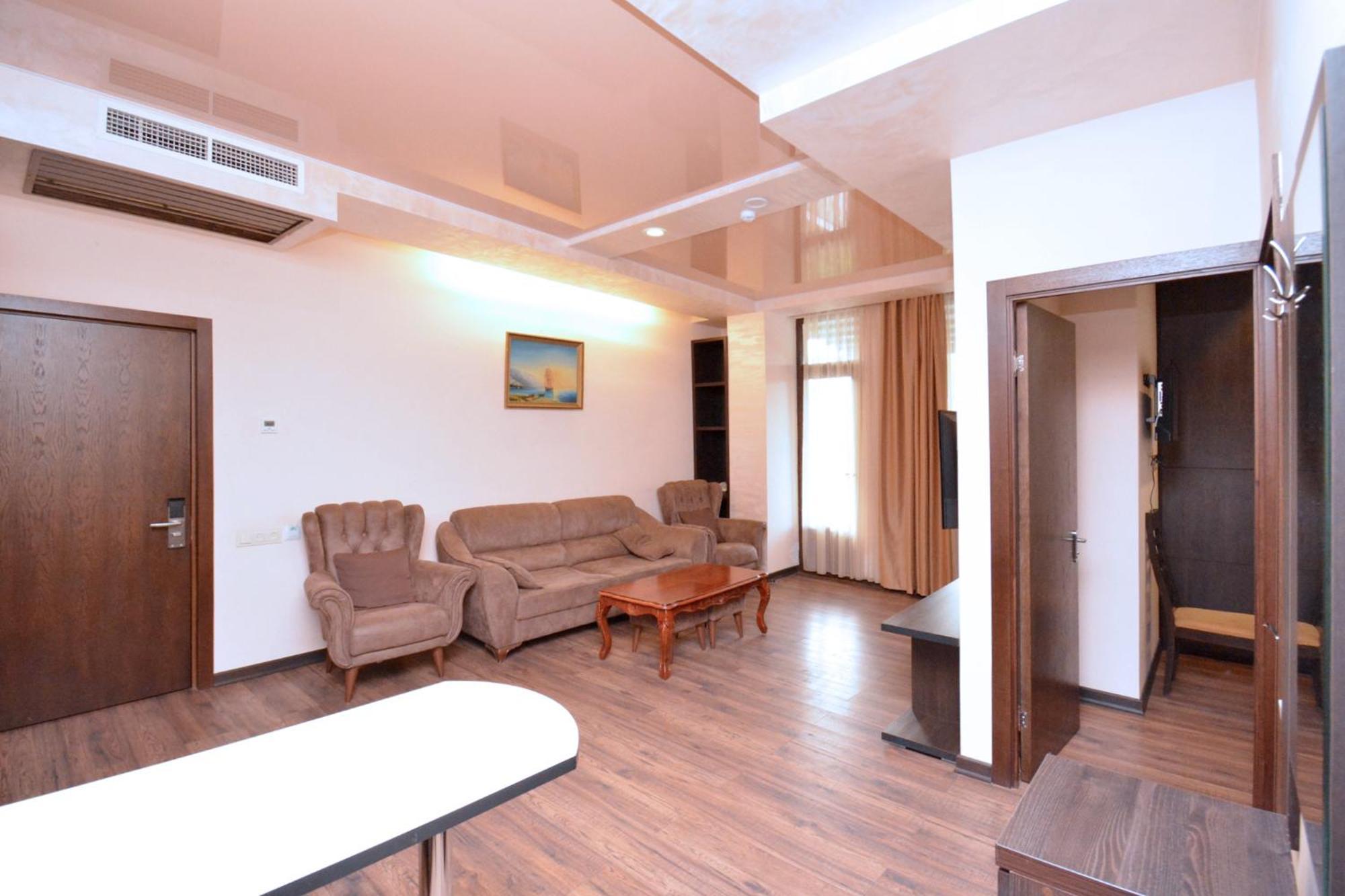 Partez Hotel 耶烈万 外观 照片