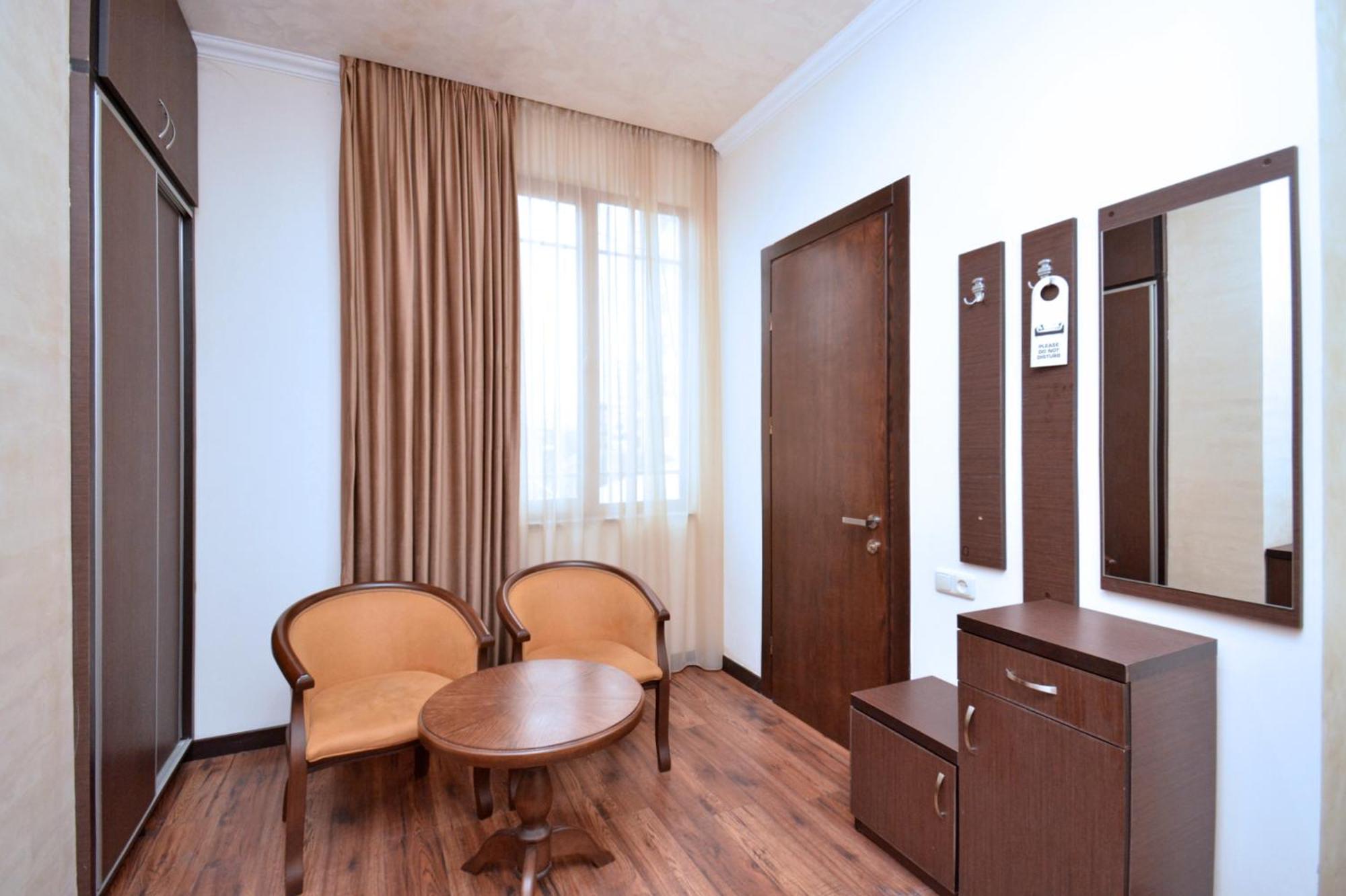 Partez Hotel 耶烈万 外观 照片