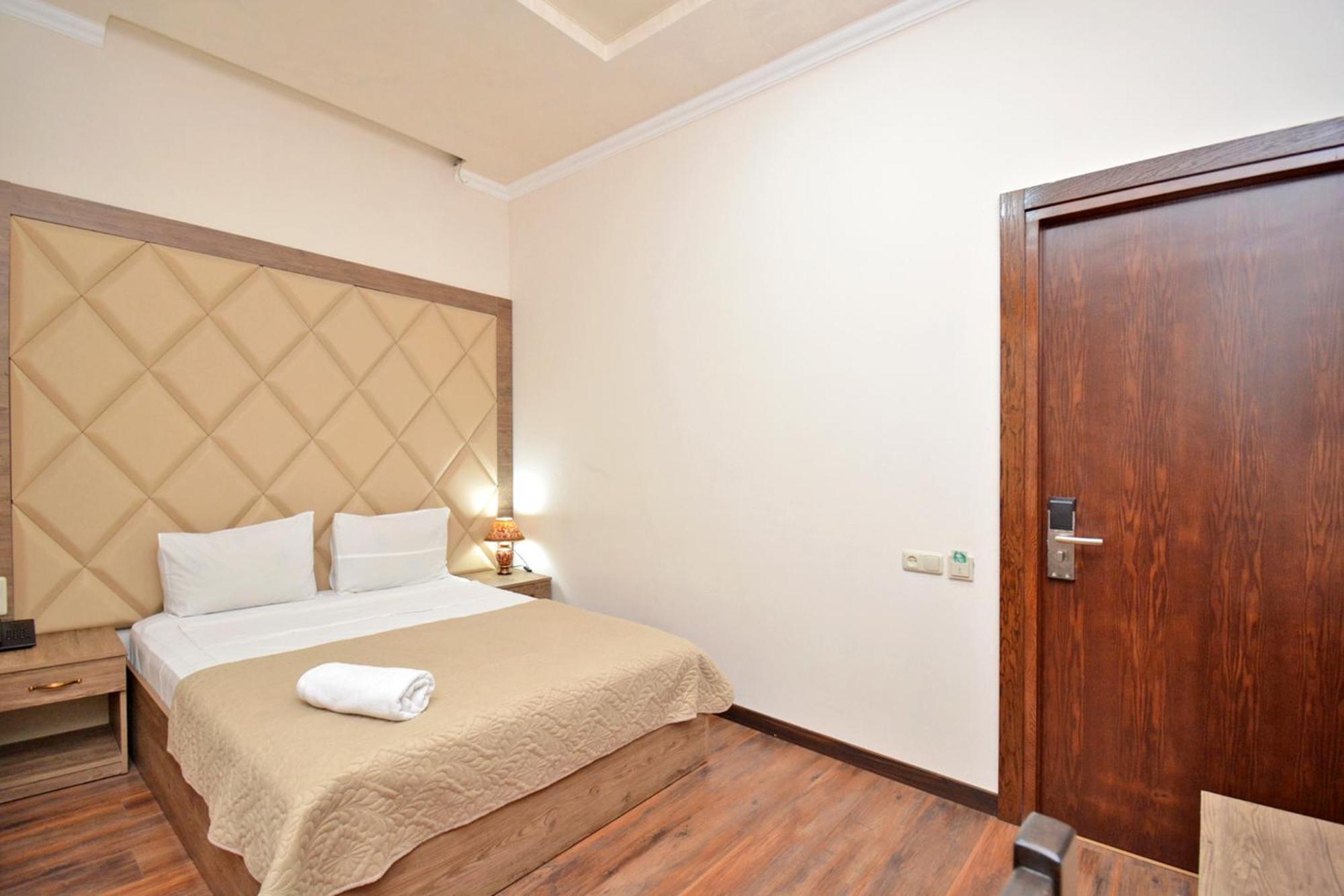 Partez Hotel 耶烈万 外观 照片