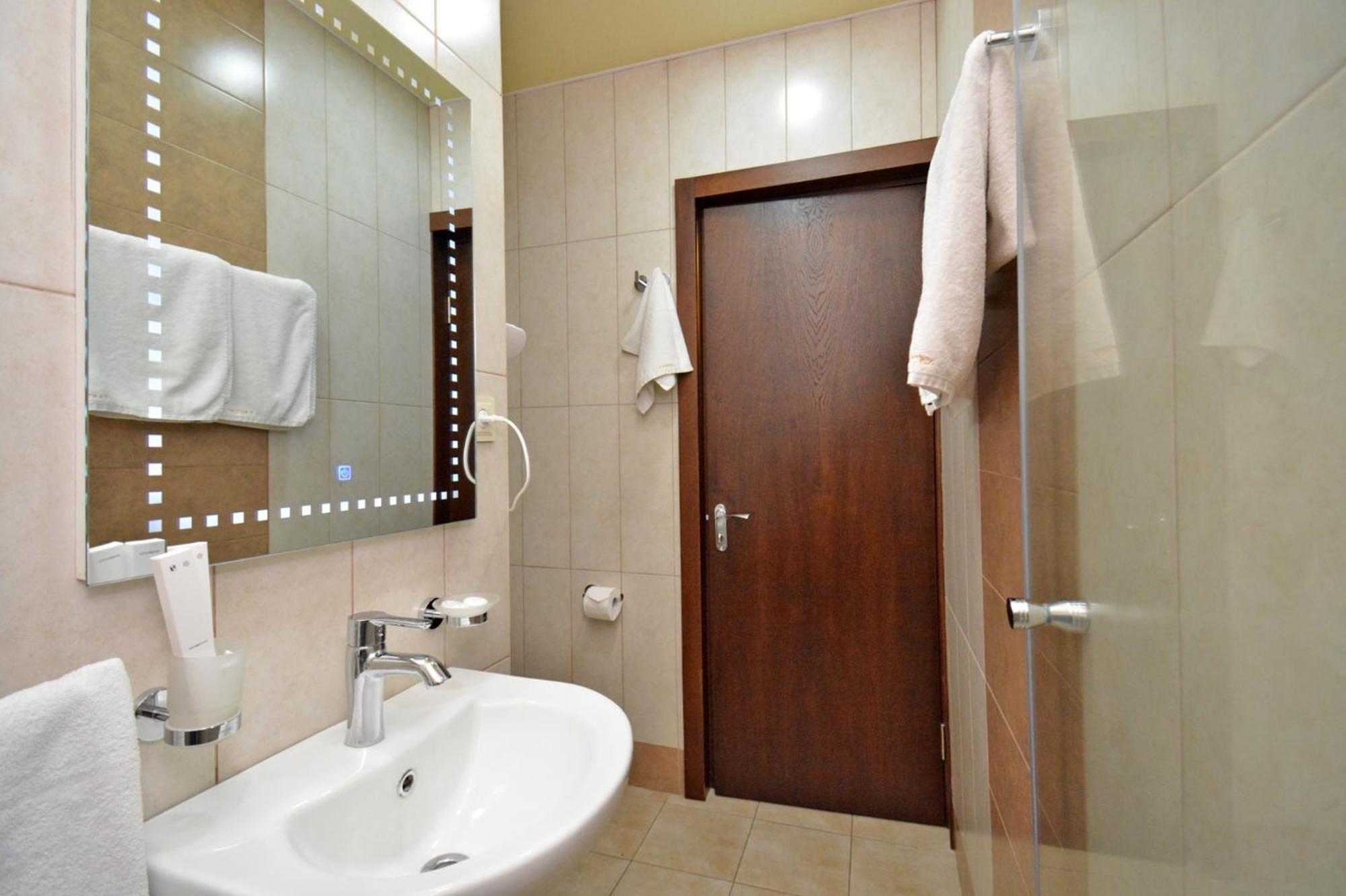 Partez Hotel 耶烈万 外观 照片