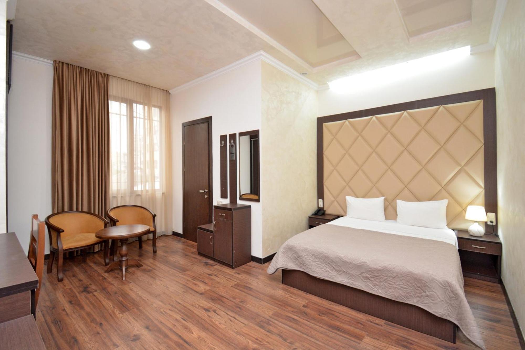 Partez Hotel 耶烈万 外观 照片