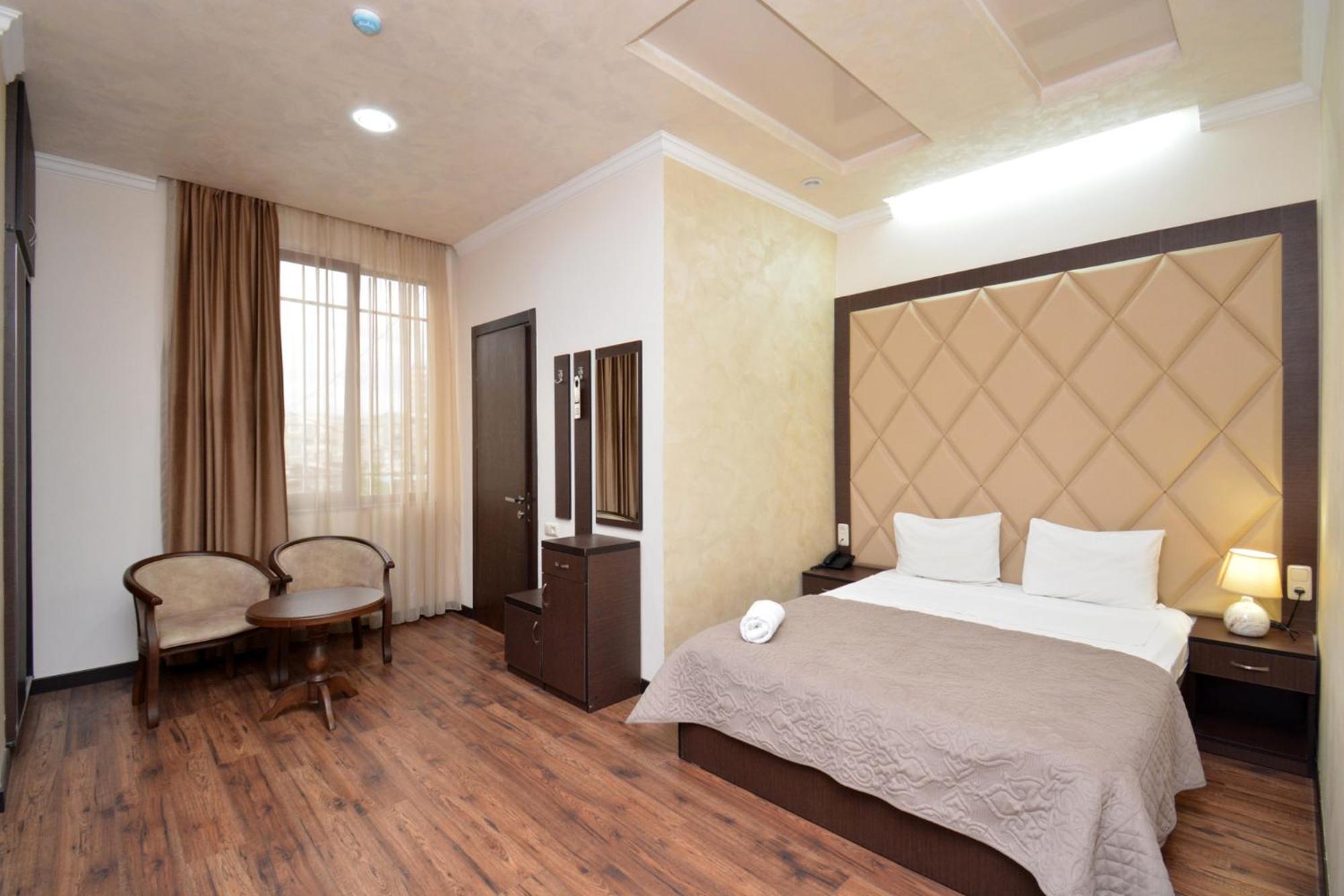 Partez Hotel 耶烈万 外观 照片