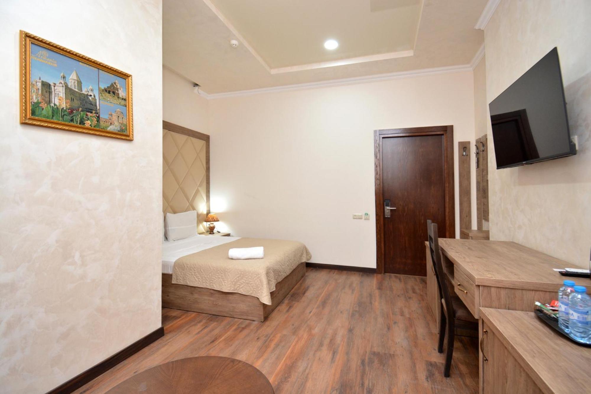 Partez Hotel 耶烈万 外观 照片