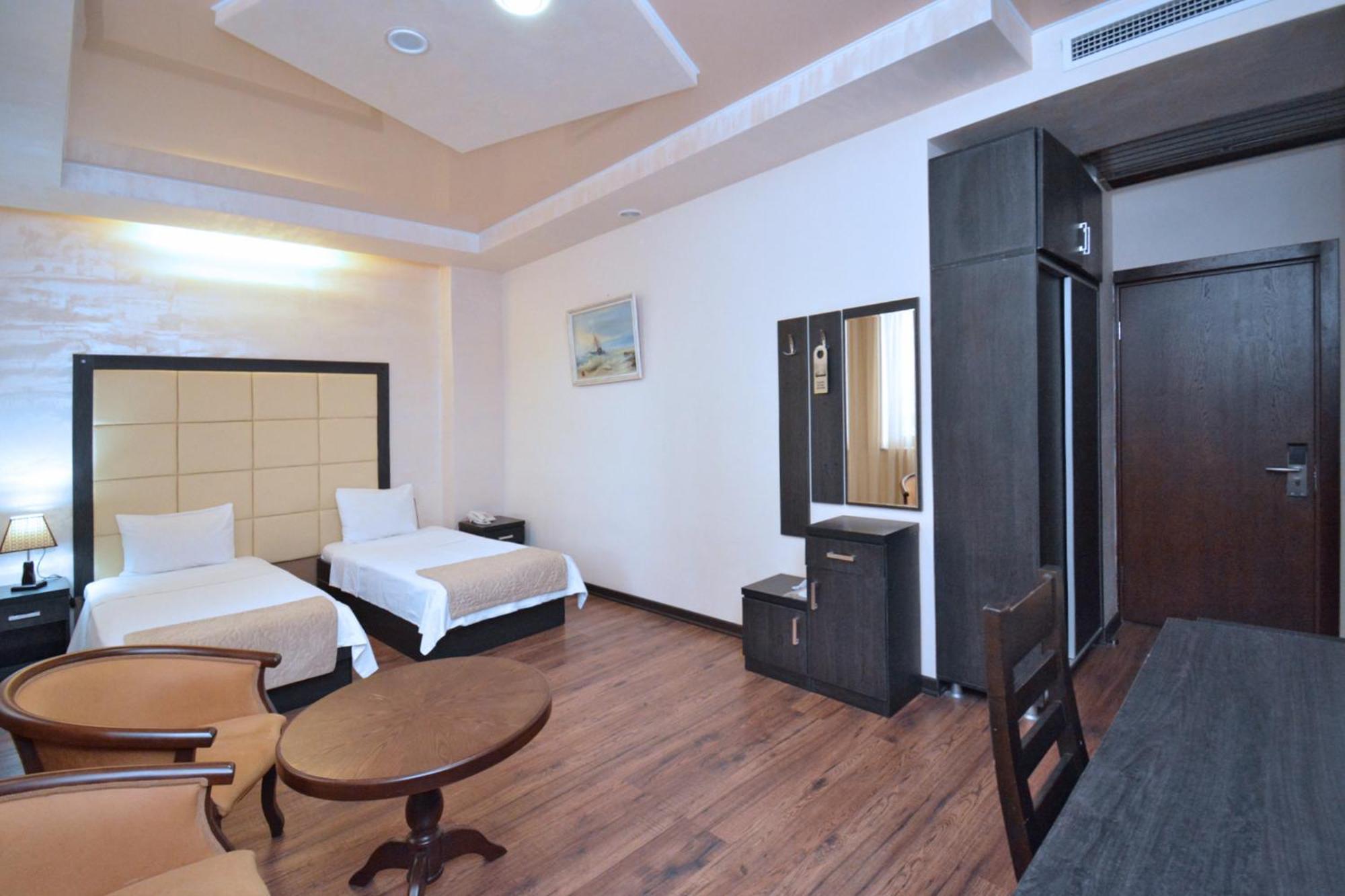 Partez Hotel 耶烈万 外观 照片