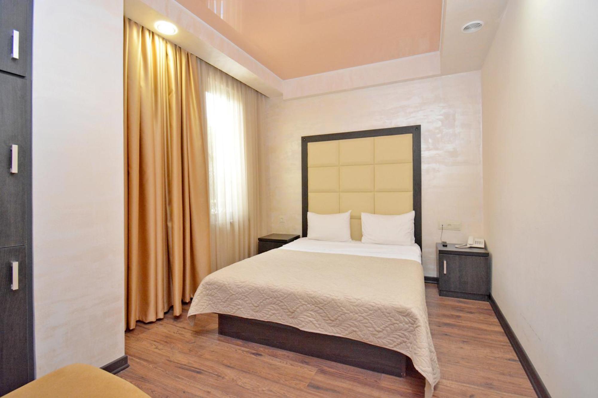 Partez Hotel 耶烈万 外观 照片