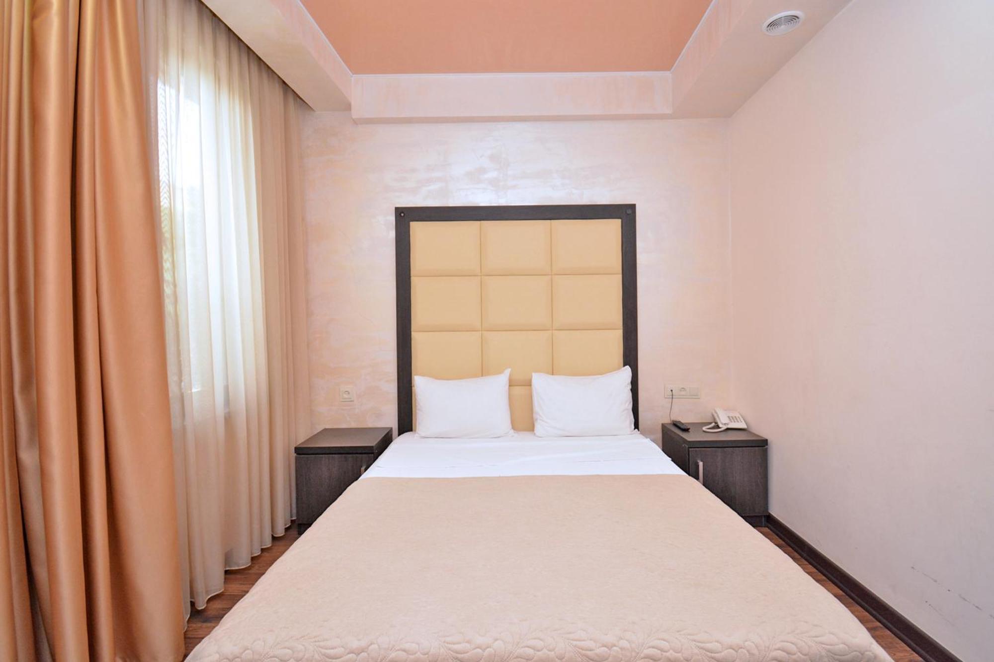 Partez Hotel 耶烈万 外观 照片