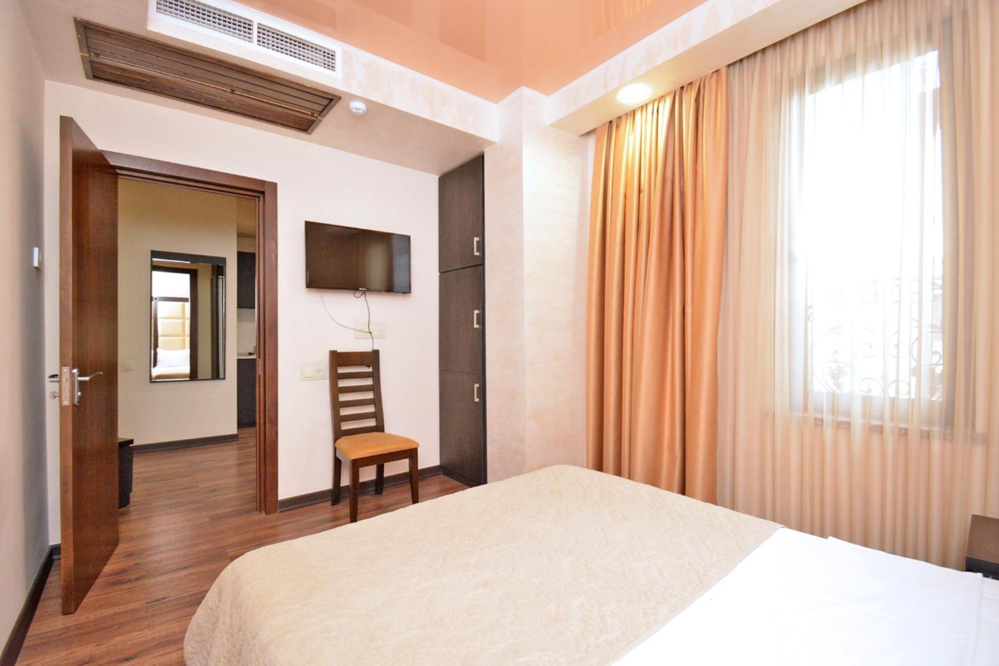 Partez Hotel 耶烈万 外观 照片